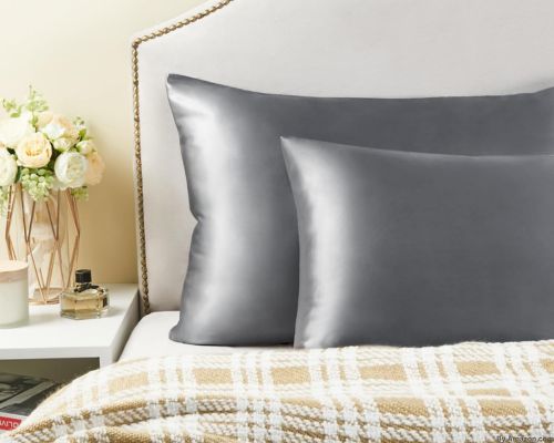 The Silk Pillowcase Making Nights Feel Luxe—Here’s Why It’s on Everyone’s Lis